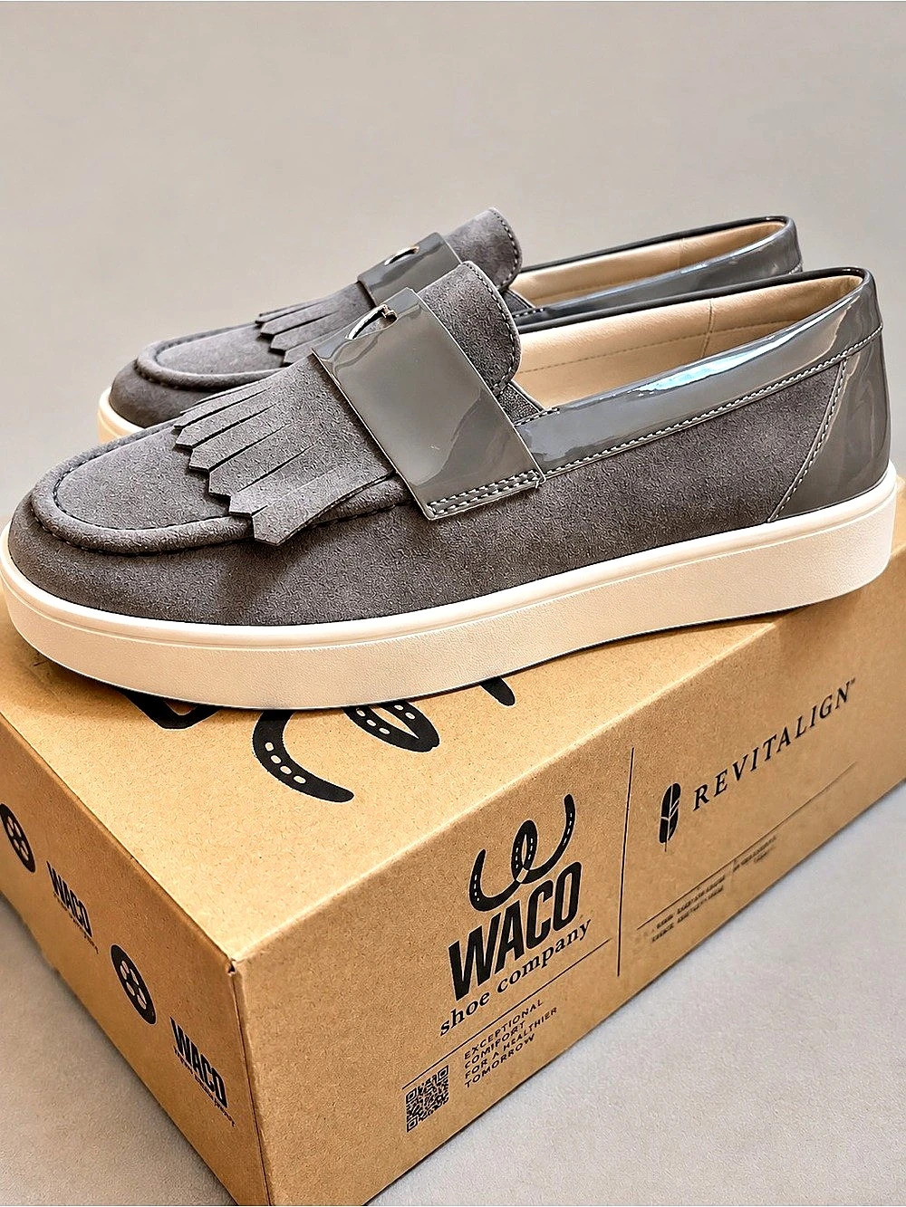NWT - Revitalign - Malibu Kiltie Loafer - Metallic
Pewter (8.5)